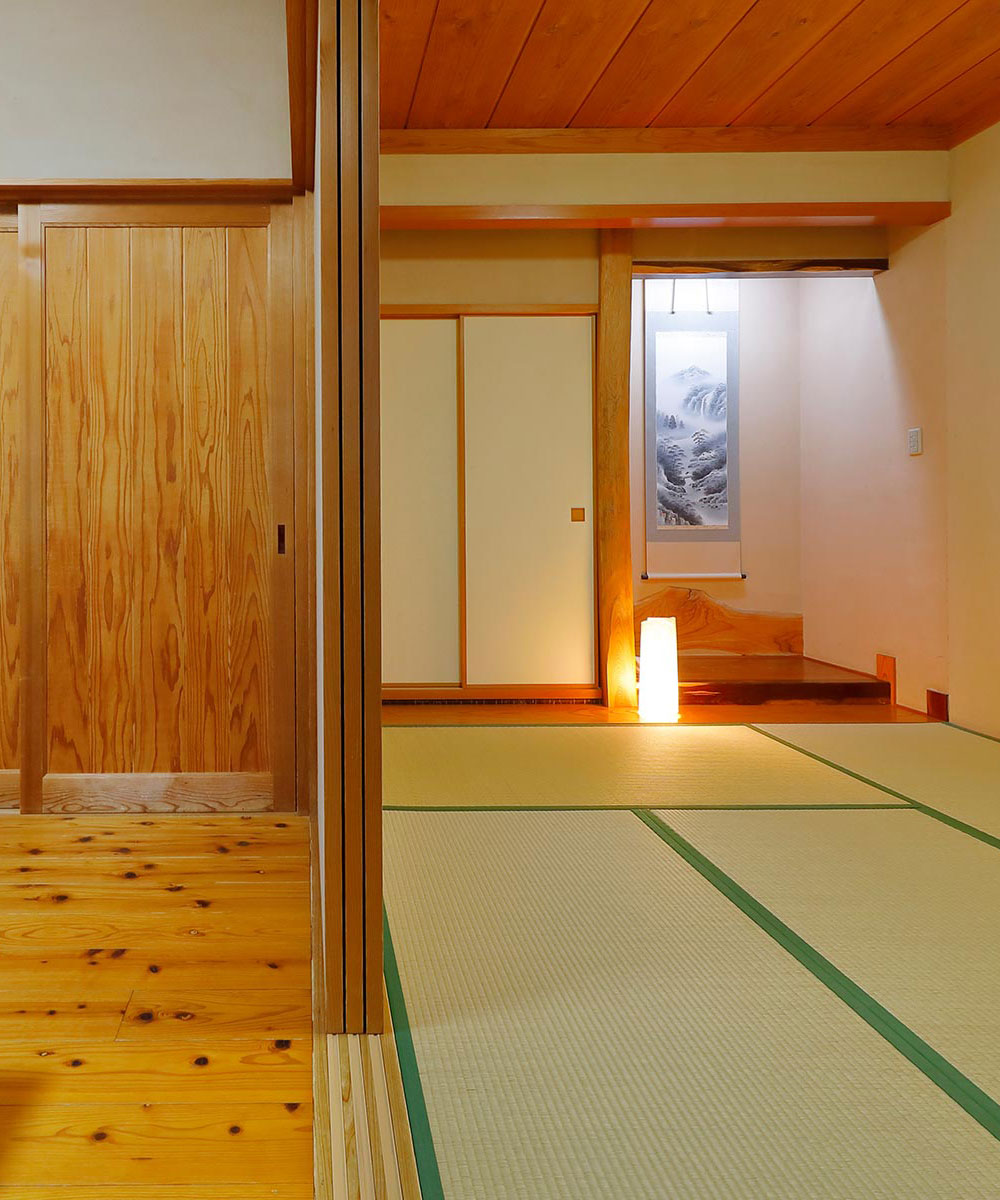 隔壁房間是4.5張榻榻米，日式房間是6張榻榻米。